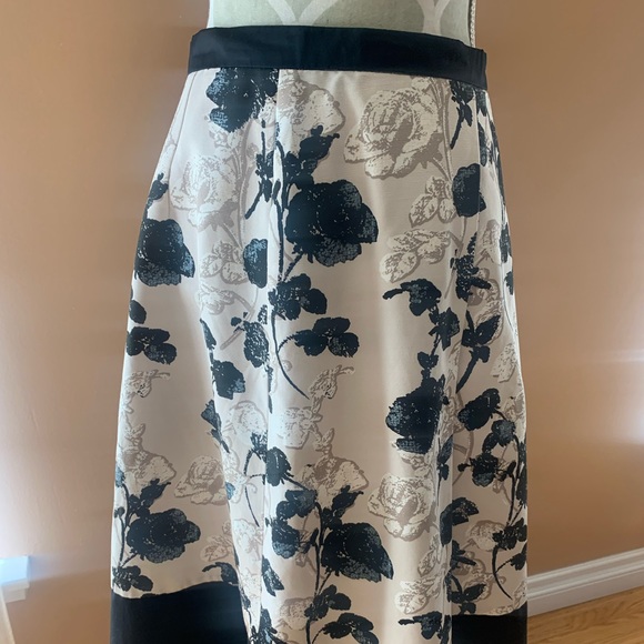 Weekend MaxMara Pleated Flared Skirt - Picture 4 of 9